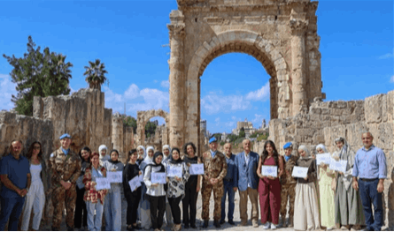اليونيفيل تمنح بلدية صور معدات طاقة شمسية