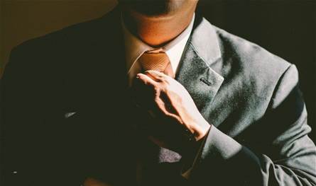 النائب معاتبا: ما فيكن تنطروني 7 دقائق؟