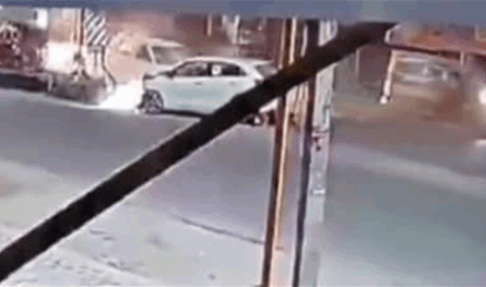 فيديو لحادث مروّع.. سيارة مسرعة تقتل 3 نساء