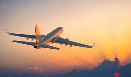 بعد رصد طائرات بدون طيار... مطار دولي يوقف عمليات الهبوط مؤقتًا