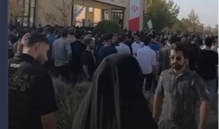 احتجاجات في مدينة إيرانية بعد أخبار عن تعرض طالبات لمضايقات من قبل عراقيين