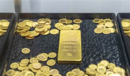 بعد مسيرة صعود غير مسبوقة.. الذهب يلتقط أنفاسه ويستقر فوق الـ4000 دولار