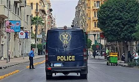 إخماد حريق سيارات في مجمع سكني بالقاهرة وضبط 3 طلاب متهمين