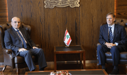 وزير الدفاع عرض مع هانيغان الدعم الأميركي للأجهزة الأمنية
