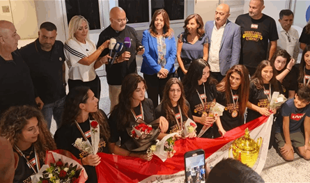 وزيرة الشباب والرياضة استقبلت بعثة سيدات الطائرة بطلات غرب آسيا في المطار