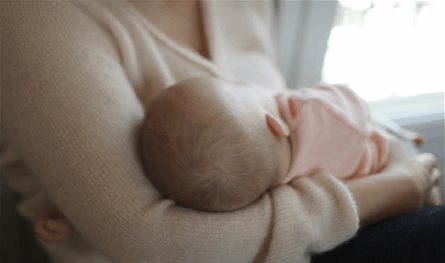 كيف تؤثر الرضاعة الطبيعية على صحة الأطفال؟