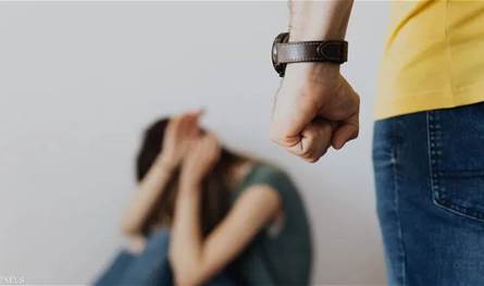 حادثة مروّعة في لبنان.. رجلٌ يعتدي على زوجته بوحشية!