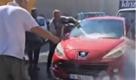 فيديو من طريق المطار... كان يمرّ بالصدفة وهكذا أنقذه