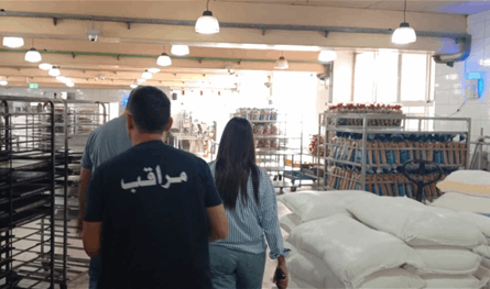 جولة رقابية في أفران العباسية: إنذارات وفحوصات لضمان سلامة الخبز