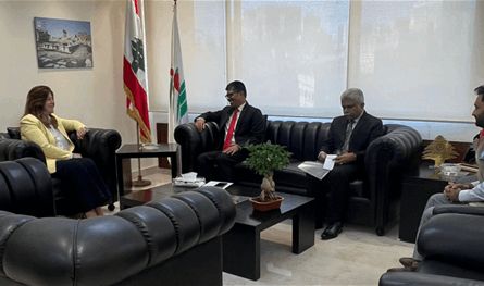 السفير الهندي وبايراقداريان يتفقان على ترميم منشأتين رياضيتين
