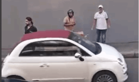 بالفيديو.. عملية سلب في وضح النهار في بيروت