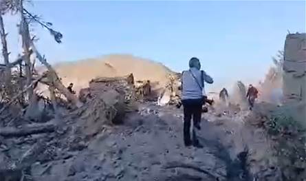 دمار هائل.. شاهدوا آثار الغارات الإسرائيلية أمس على منطقة سيناي (فيديو)