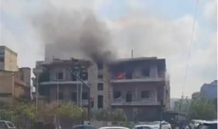 بالفيديو... حريق في أحد المباني في سدّ البوشرية
