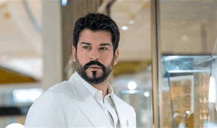 باع كل شيء.. هل غادر الممثل التركي الشهير بلده؟