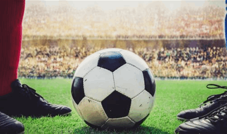 بعد أن تمّ سجنه.. لاعب كرة قدم يقدم على خطوة جريئة