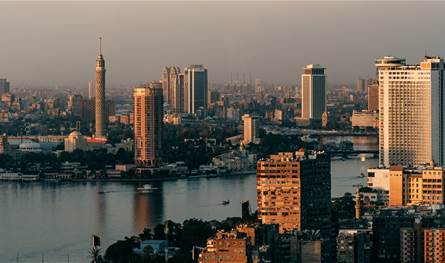 صفقات استثمارية عملاقة.. ماذا سيجري في القاهرة؟
