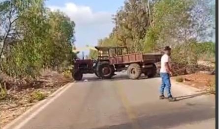 بالفيديو: إقفال طريق دير سريان- الطيبة احتجاجا على التباطؤ في متابعة ملف التعويضات