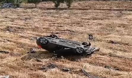 فيديو لحادث سير في الشيفروليه... سيارة سقطت بعد إنحرافها عن الطريق