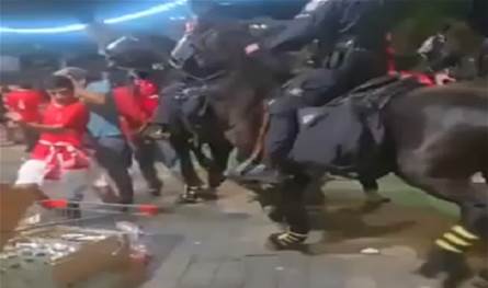 فيديو لاشتباكات في تل أبيب... أعمال شغب وإلقاء قنابل دخانيّة