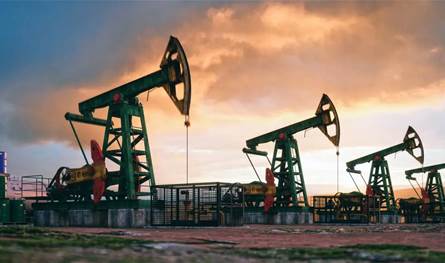 فيتش تتوقع استقرار أسعار النفط عند 70 دولارًا للبرميل في 2025