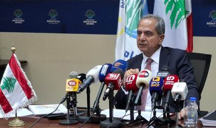 &quot;بعيداً من الإعلام&quot;...وزير الطاقة يوقّع 3 إتفاقات