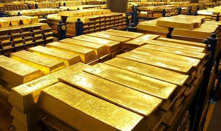مدعوماً بالطلب على الملاذ الآمن.. الذهب يحوم قرب مستويات قياسية جديدة