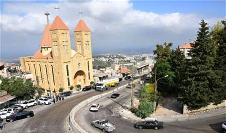 حادث سير كبير في الكحالة... شاحنة اصطدمت بـ3 سيارات