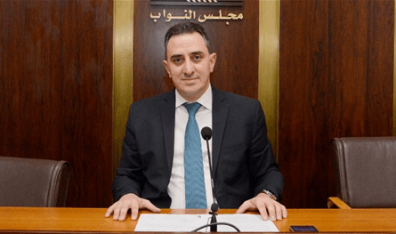 رازي الحاج يحذر من زج لبنان في حرب جديدة