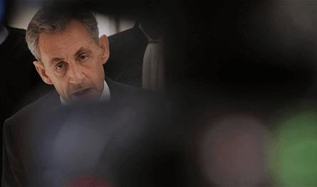 ليلة صعبة جدّاً... إليكم كيف أمضى ساركوزي يومه الأوّل في السجن