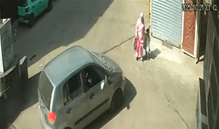 حادث مروّع في حيّ السلم: سيارة تدهس أمًا وطفلتها (فيديو)
