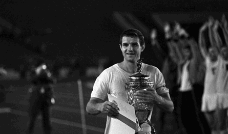 عن 86 عامًا.. وفاة اللاعب السابق فيكتور شوستيكوف 