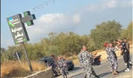 بالفيديو: إشكال كبير بين الأهالي والدرك في برقايل - عكار 