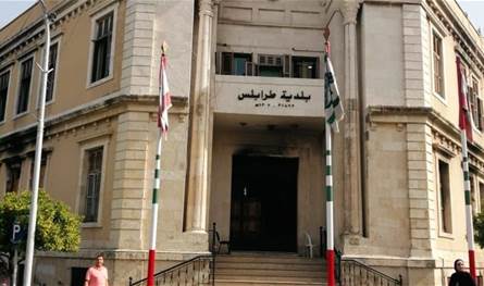 بلدية طرابلس تواصل حملتها الليلية لإزالة المخالفات والتعديات على الأملاك العامة