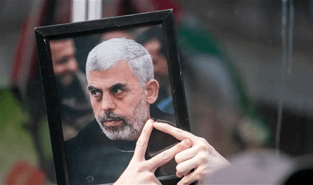 فيديو جديد ليحيى السنوار... التُقِطَ قبل أيّام قليلة من إغتياله