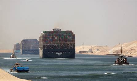 قناة السويس: حركة الملاحة منتظمة بعد حادث جنوح ناقلة النفط