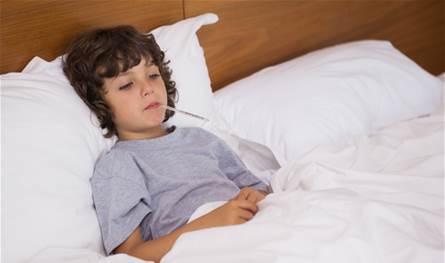 ارتفاع الحرارة عند الأطفال.. إشارات تنذر بخطر يجب الانتباه لها