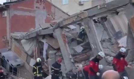 رعب في تركيا... إنهيار مبنى والبحث عن 7 أشخاص كانوا في داخله (فيديو)