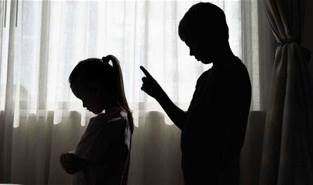 صِراعُ الأخوّة.. عندما يَتحوّل التنافس إلى تنمّر داخل البيت