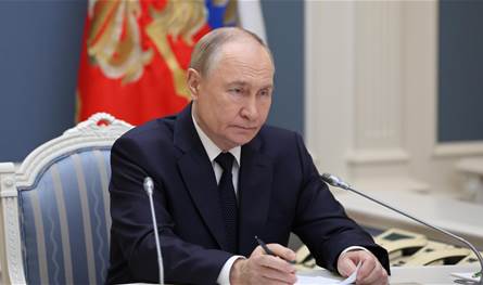 على الرغم من نفي كييف.. بوتين يعلن تطويق قوات أوكرانية في مدينتين رئيسيتين