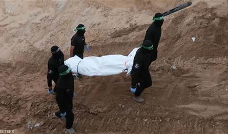 هل تهدد الجثث الـ13 اتفاق غزة؟