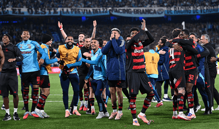 بعشرة لاعبين.. فلامينغو يصعد إلى نهائي الليبرتادوريس