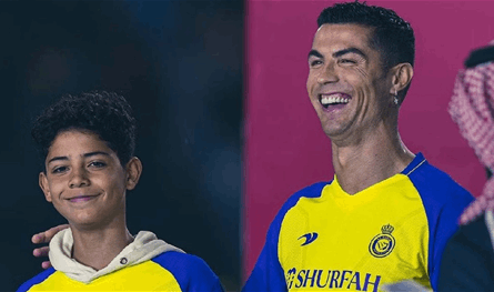 عمره 15 سنة فقط.. شاهدوا سيارة نجل رونالدو الفارهة التي يملكها أيضا صلاح وميسي (صورة)