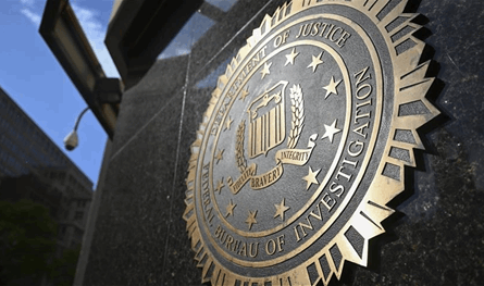 تورّط في تحقيقات ترامب.. مكتب التحقيقات الفيدرالي يطرد عميلاً خاصاً