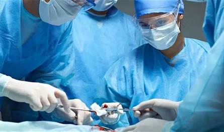 نجم شهير يُقرر التبرع بكليته لشخص غريب! (صورة)