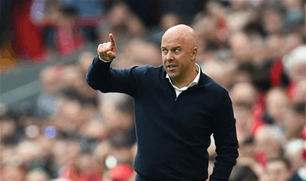 رغم الانهيار التاريخي.. ليفربول يرفض إقالة سلوت 