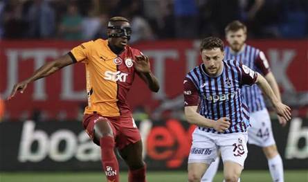 فضيحة مدوّية في تركيا.. إيقاف 149 حكمًا بهذه التهمة!