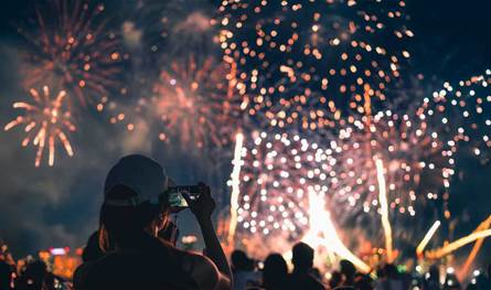 الألعاب النارية تحوّل موكب زفاف في دمشق إلى كارثة (فيديو)