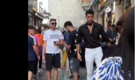 فيديو يهز تركيا.. شاهدوا ماذا فعل هذا الرجل بإحدى النساء وسط الشارع