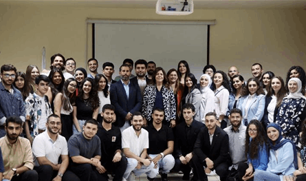 وزيرة الشباب تلتقي طلابا جامعيين في مجالات الاعلام والذكاء الاصطناعي والتكنولوجيا