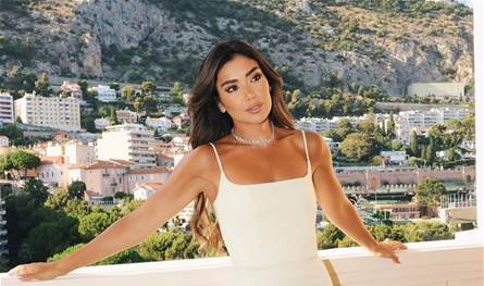 تتواجد حاليا في أميركا.. جيسيكا عازار تحتفل بـ &quot;الهالويين&quot; مع أولادها (صور)